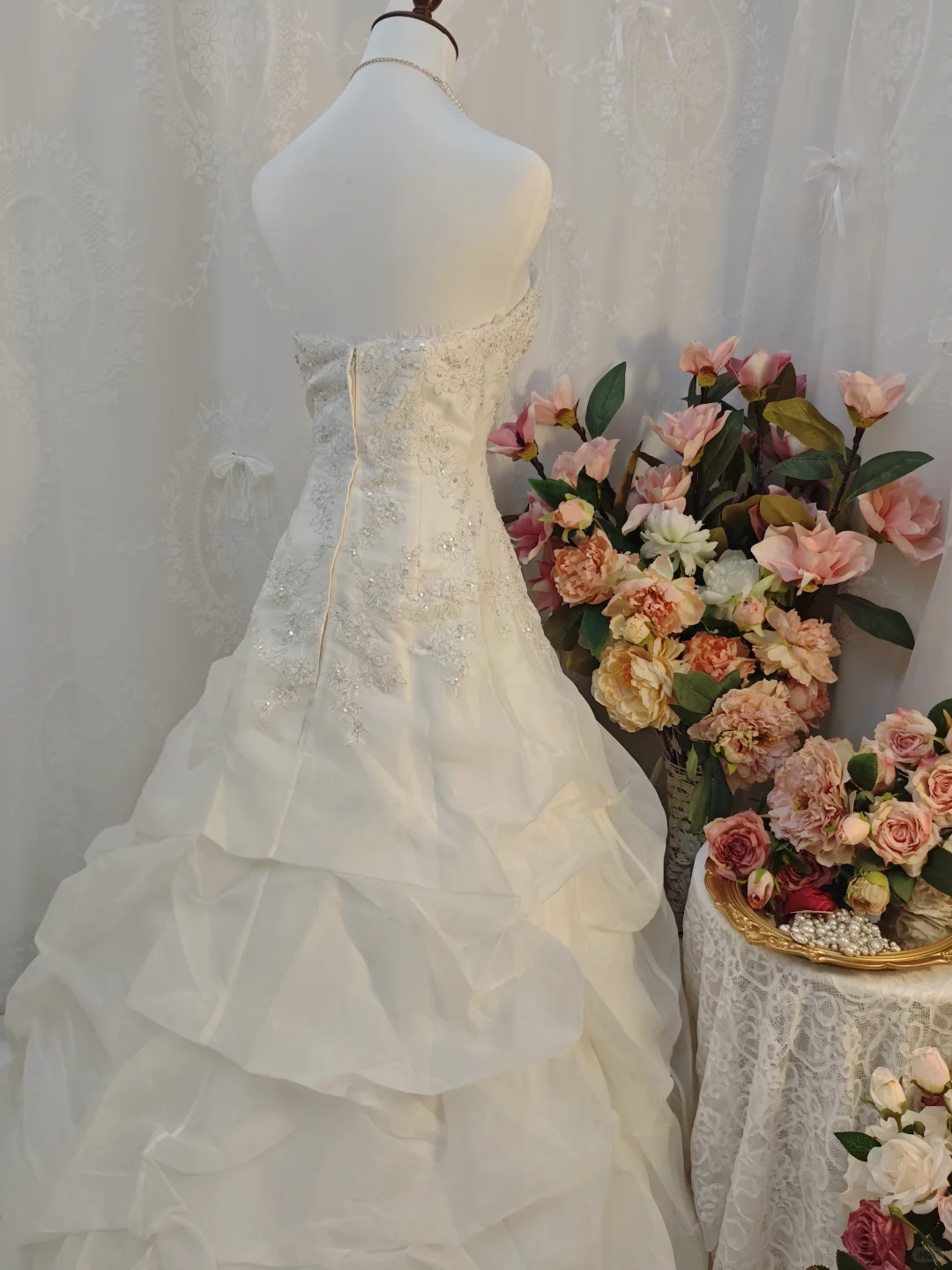 Glamorous Strapless White Lace Beaded Tulle Ruffles Long Wedding Dress SP2165