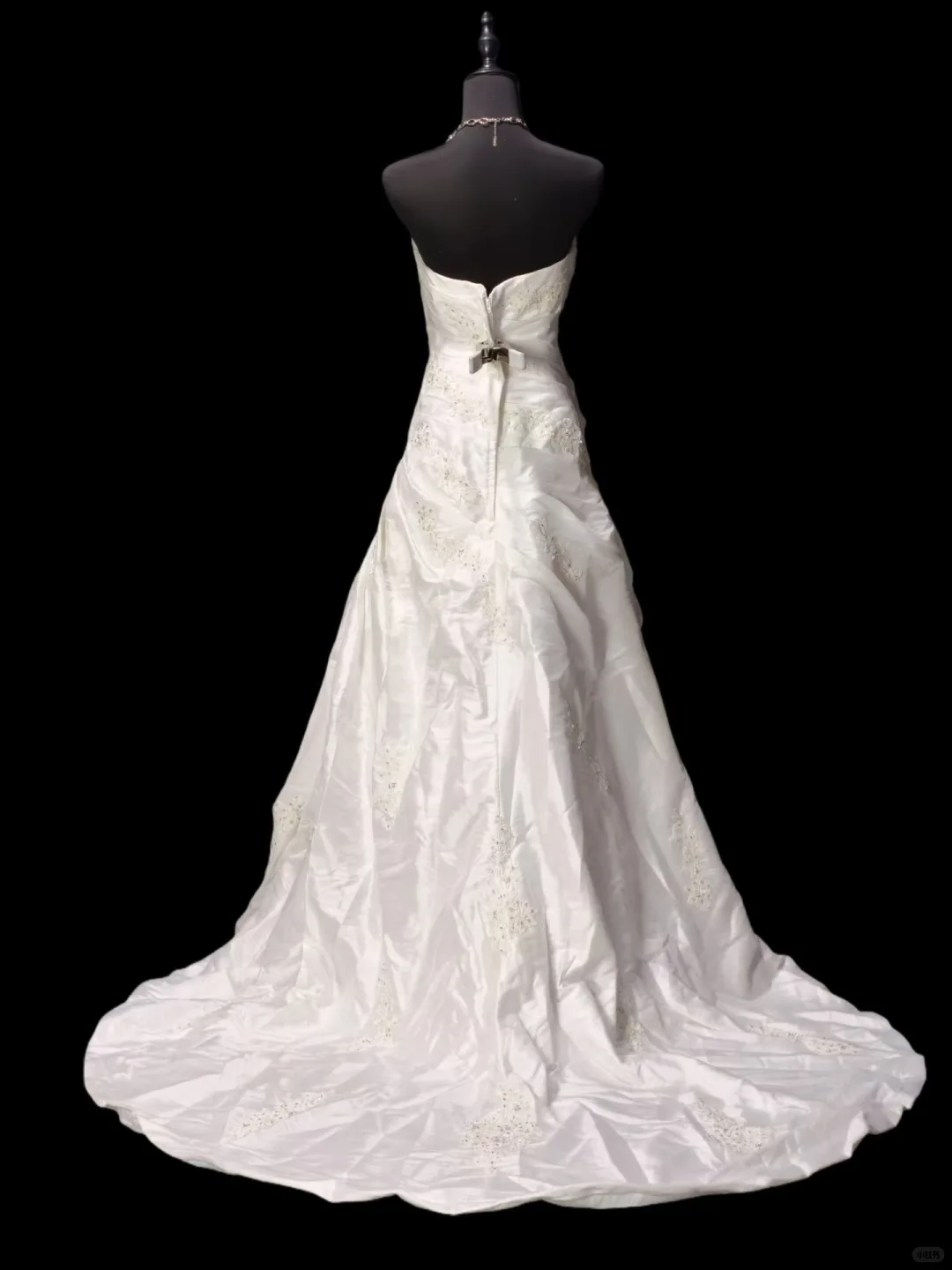 Classy Strapless White Satin Pleated Appliques Long Wedding Dress Bridal Gown SP3180