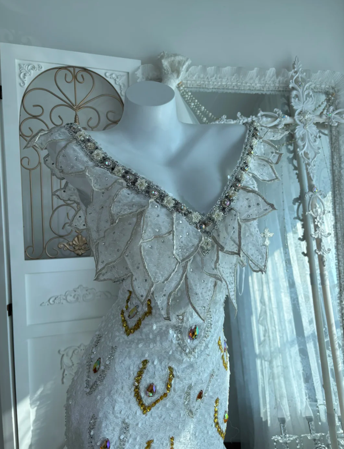 Luxurious White V Neck Tulle Sequin Beaded Mermaid Long Party Dress Prom Gown SP1452