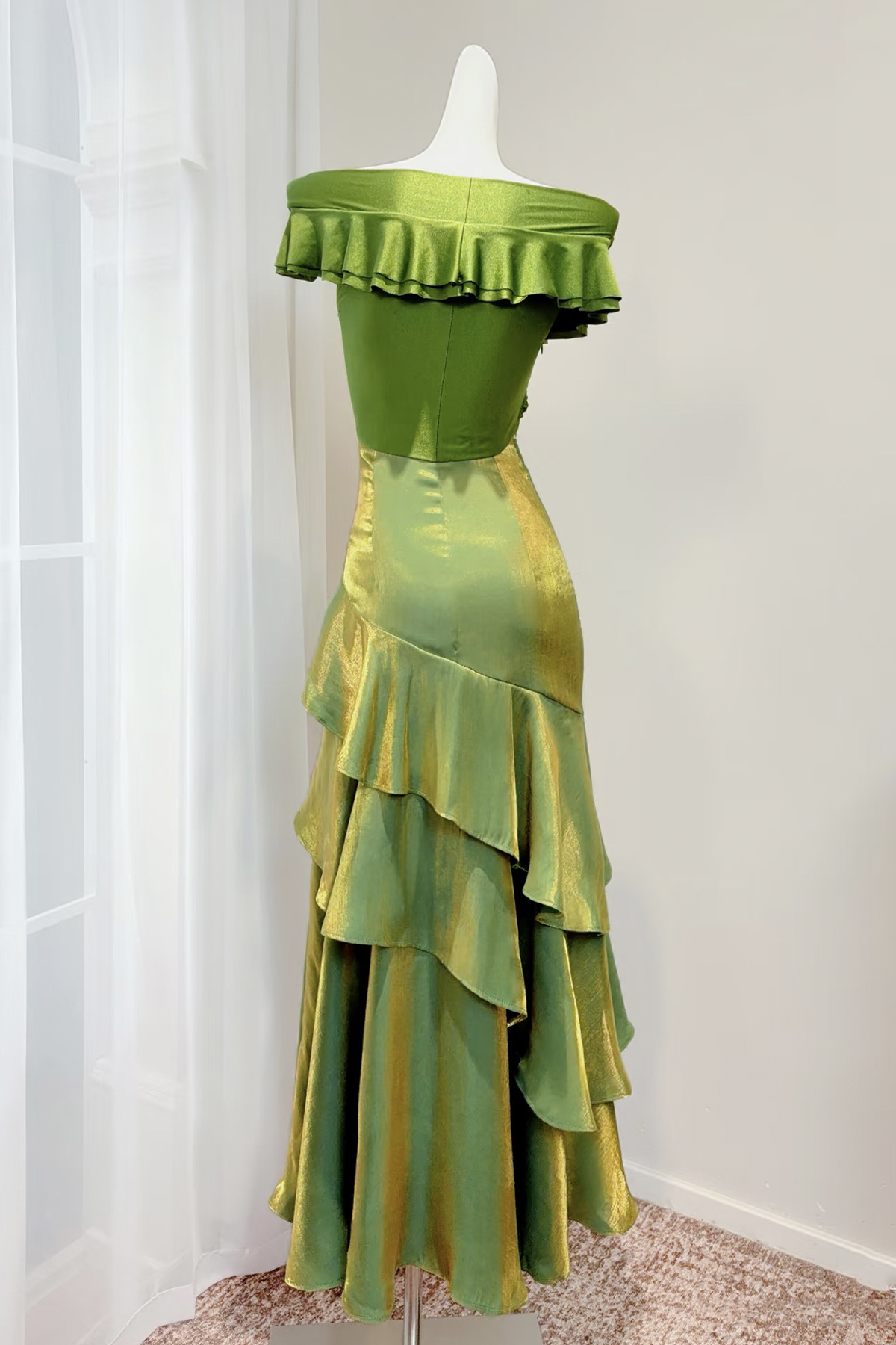 Unique Green Off The Shoulder V Neck Satin Evening Gown Mermaid Ruffled Long Party Gown SP1681