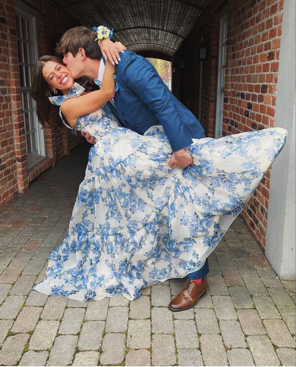 White and blue floral prom dress clearance