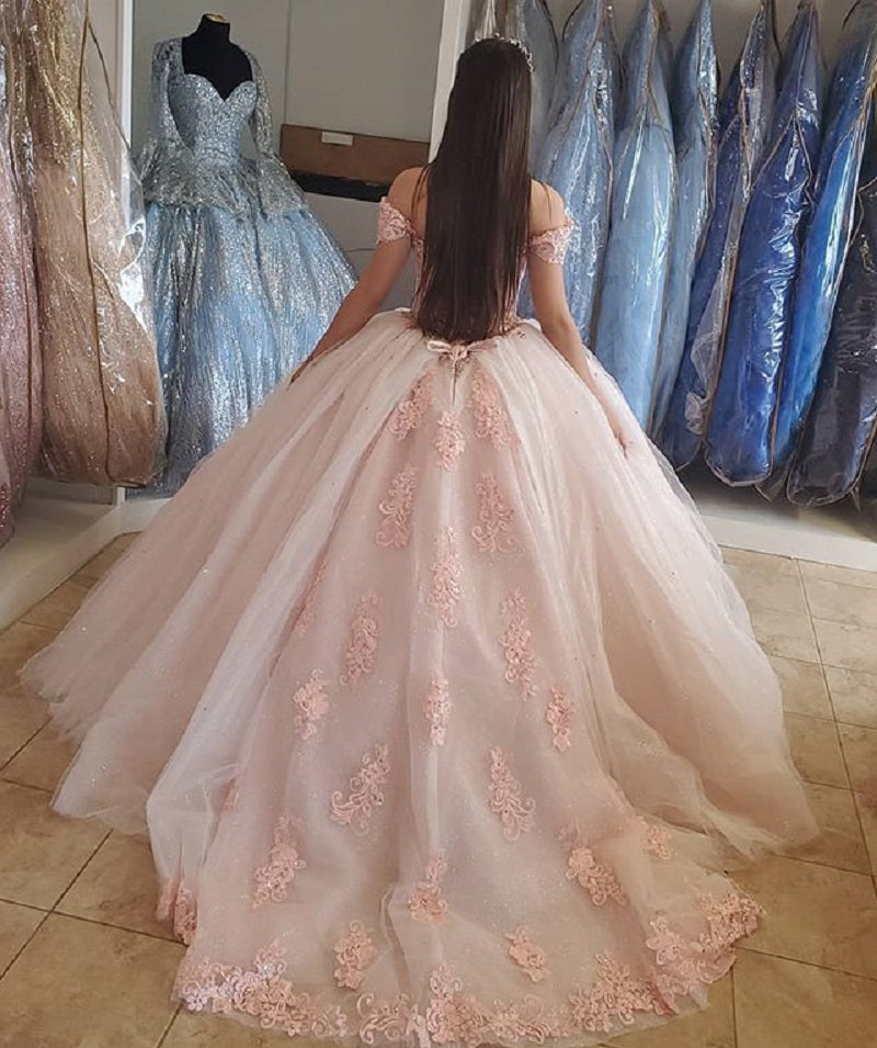 Blush Pink Puffy Sweet 16 Off Shoulder Ball Gowns Sixteen Beaded Crystal Light Pink Tulle Quinceanera Dress Princess Prom Dresses S27021